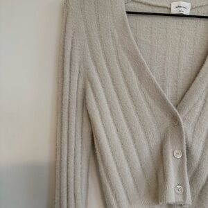 Aritzia Cropped V-neck Cardigan Cream